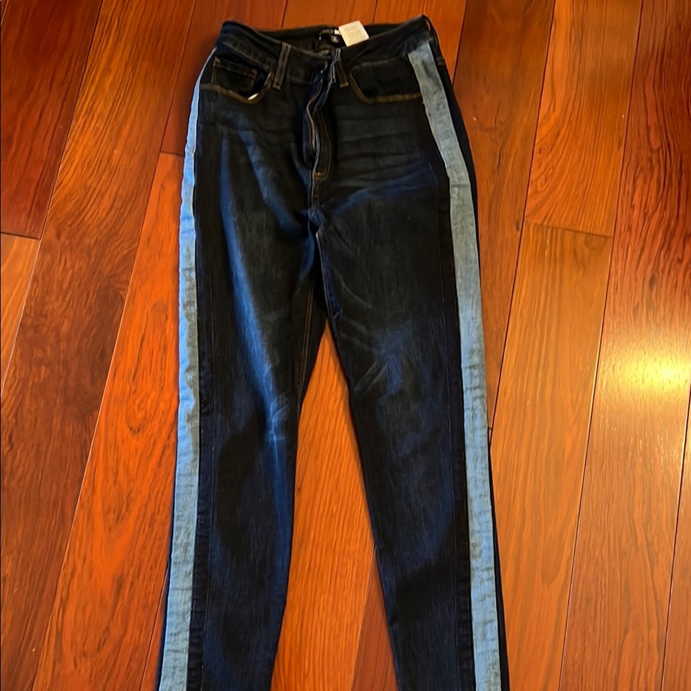 Stylish dark blue denim skinny jeans.